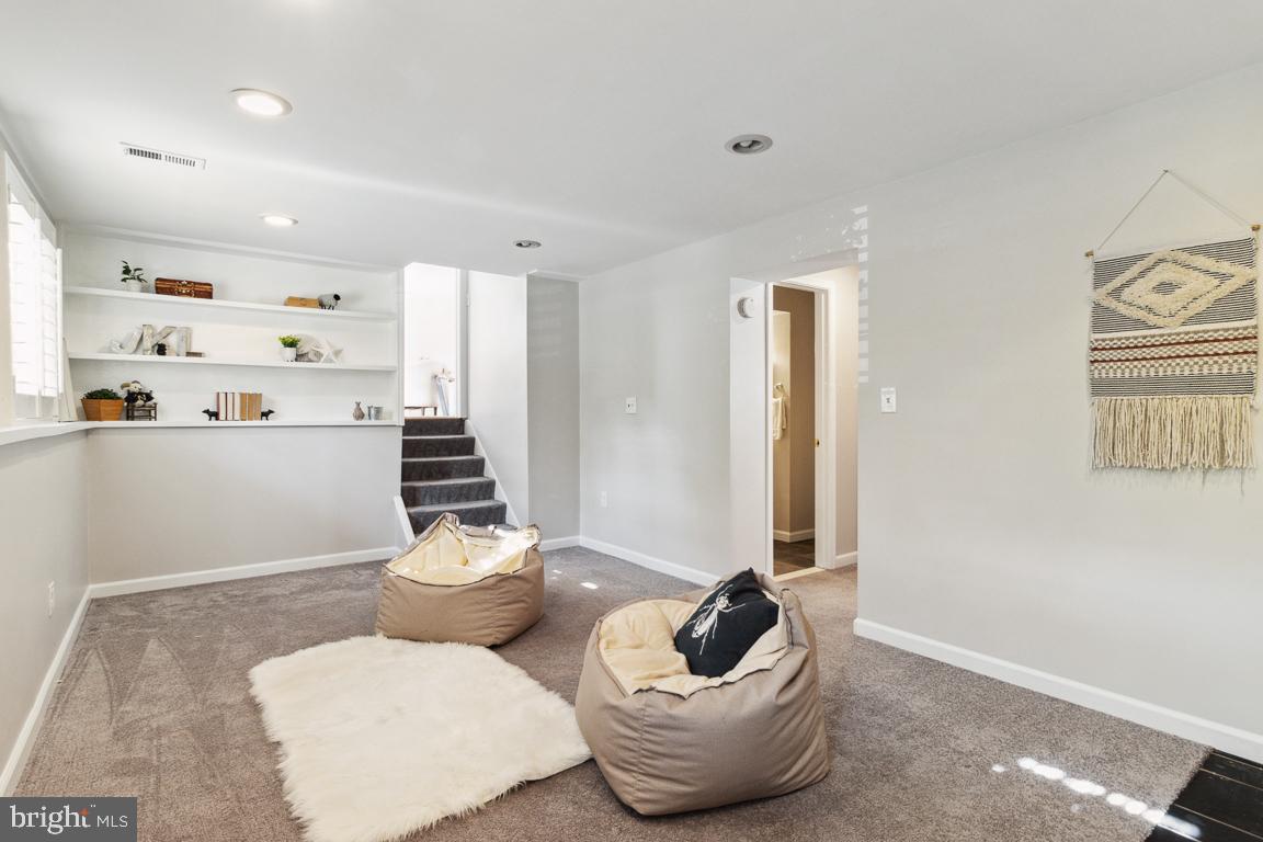 WHISPERING WOODS - Residential