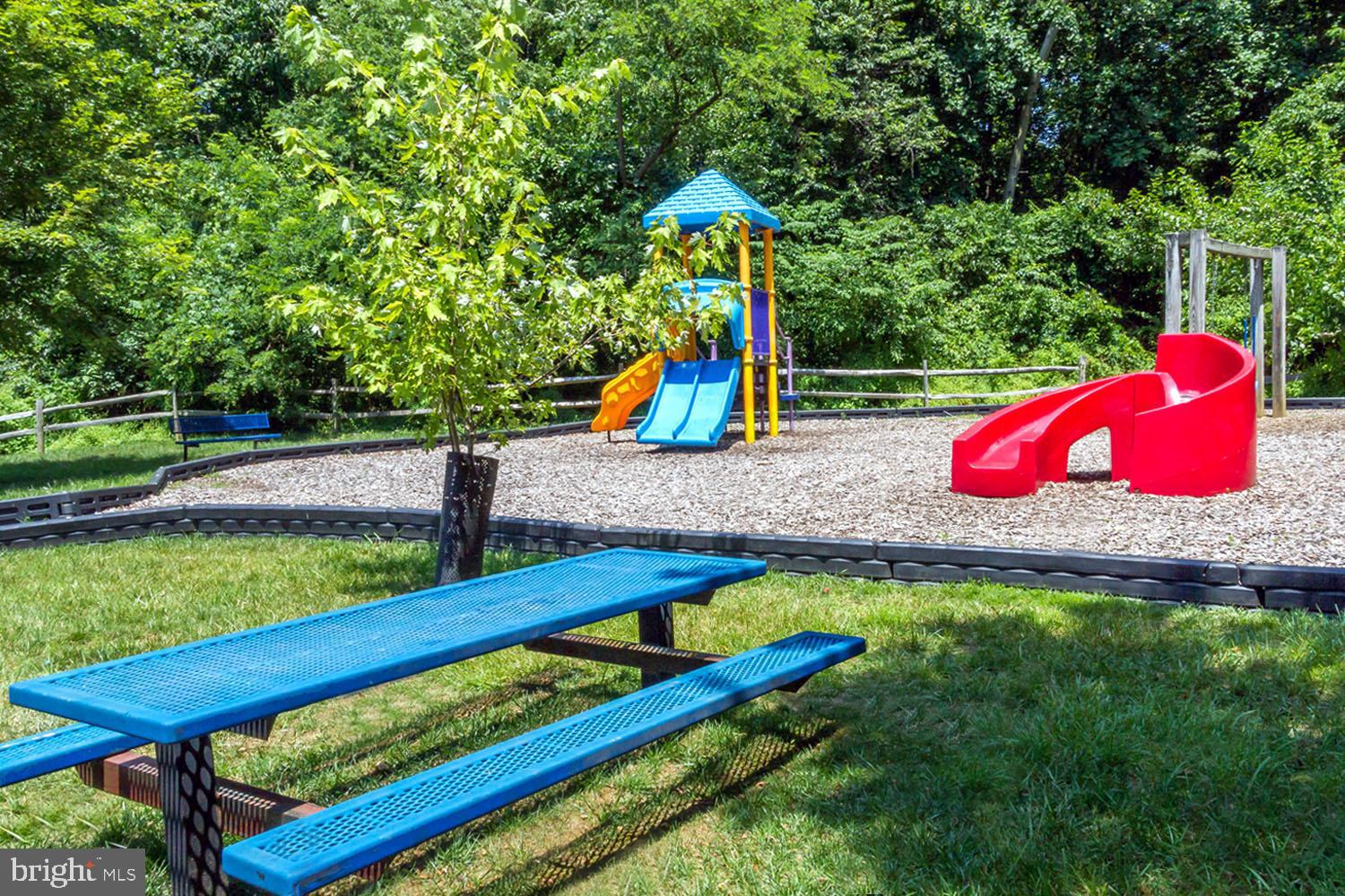 WHISPERING WOODS - Residential