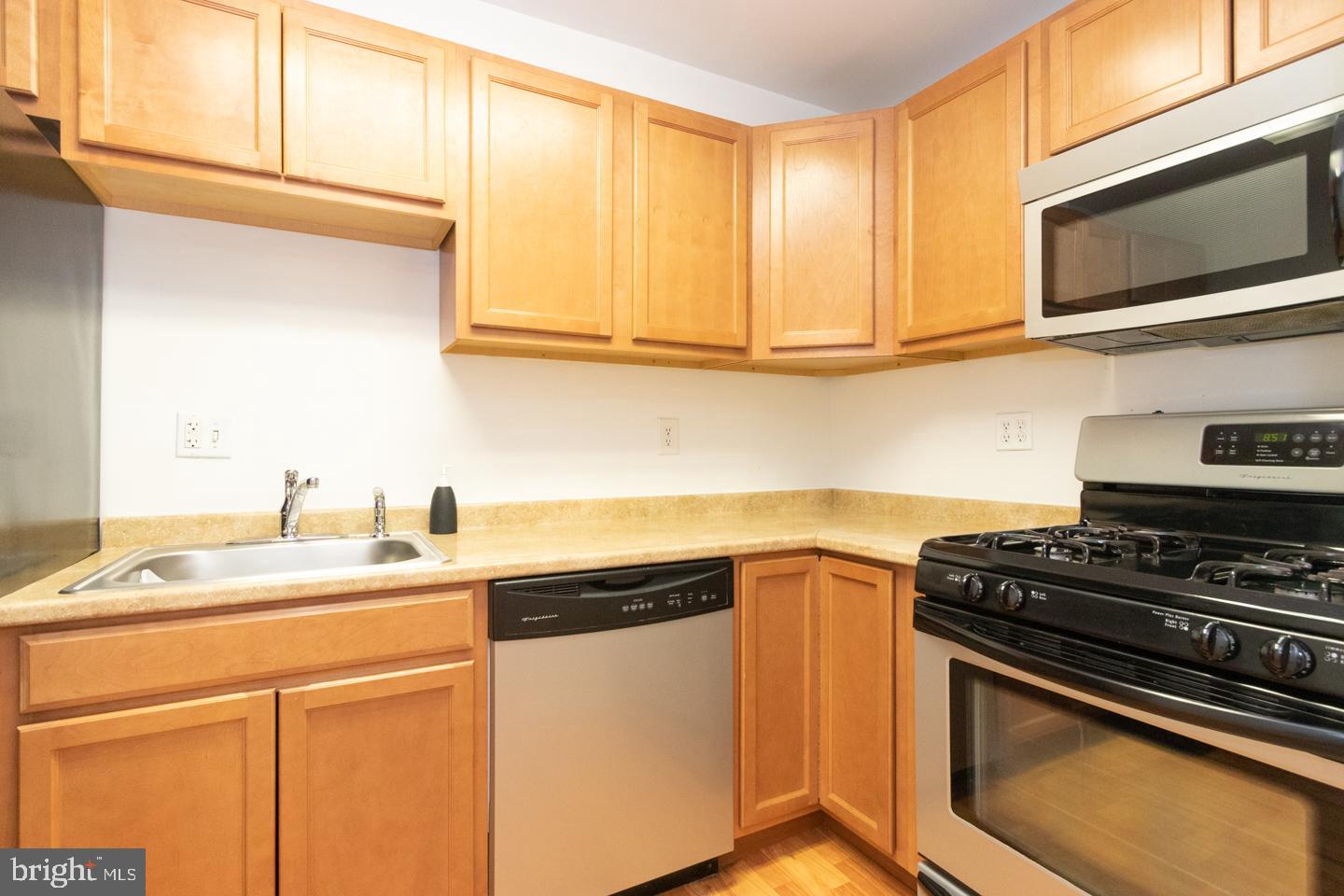 ROXBOROUGH VILLAGE - Residential