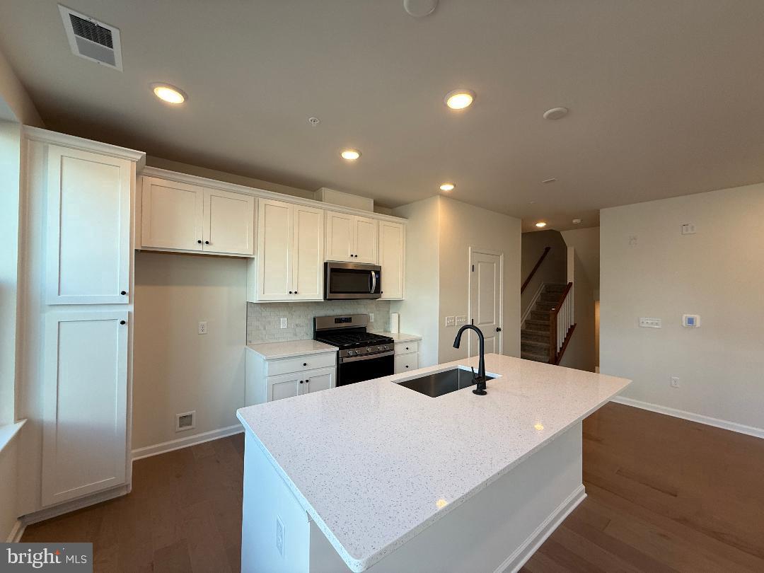 1211 PARKER BOULEVARD