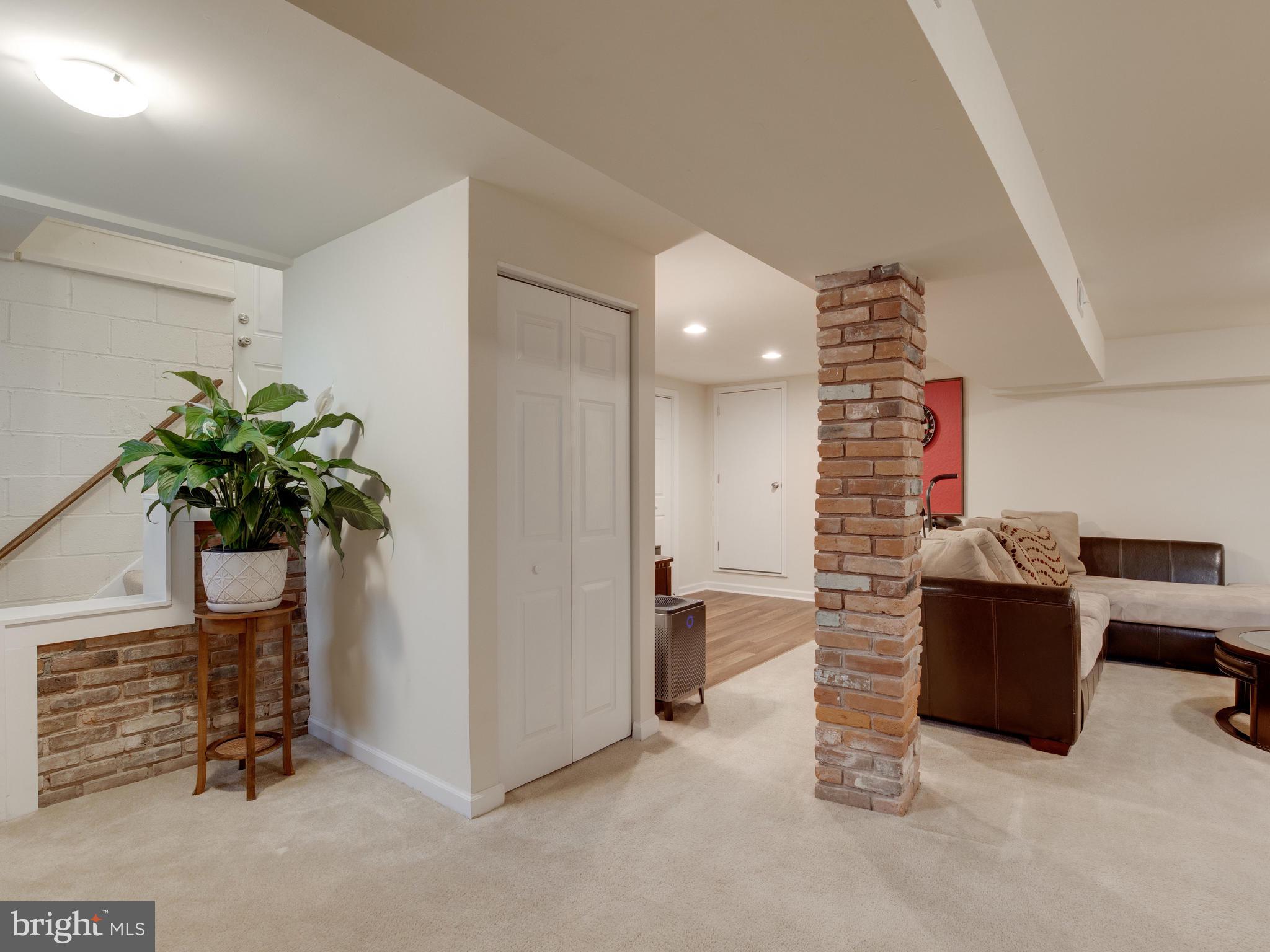 KINGSTON HEIGHTS - Residential