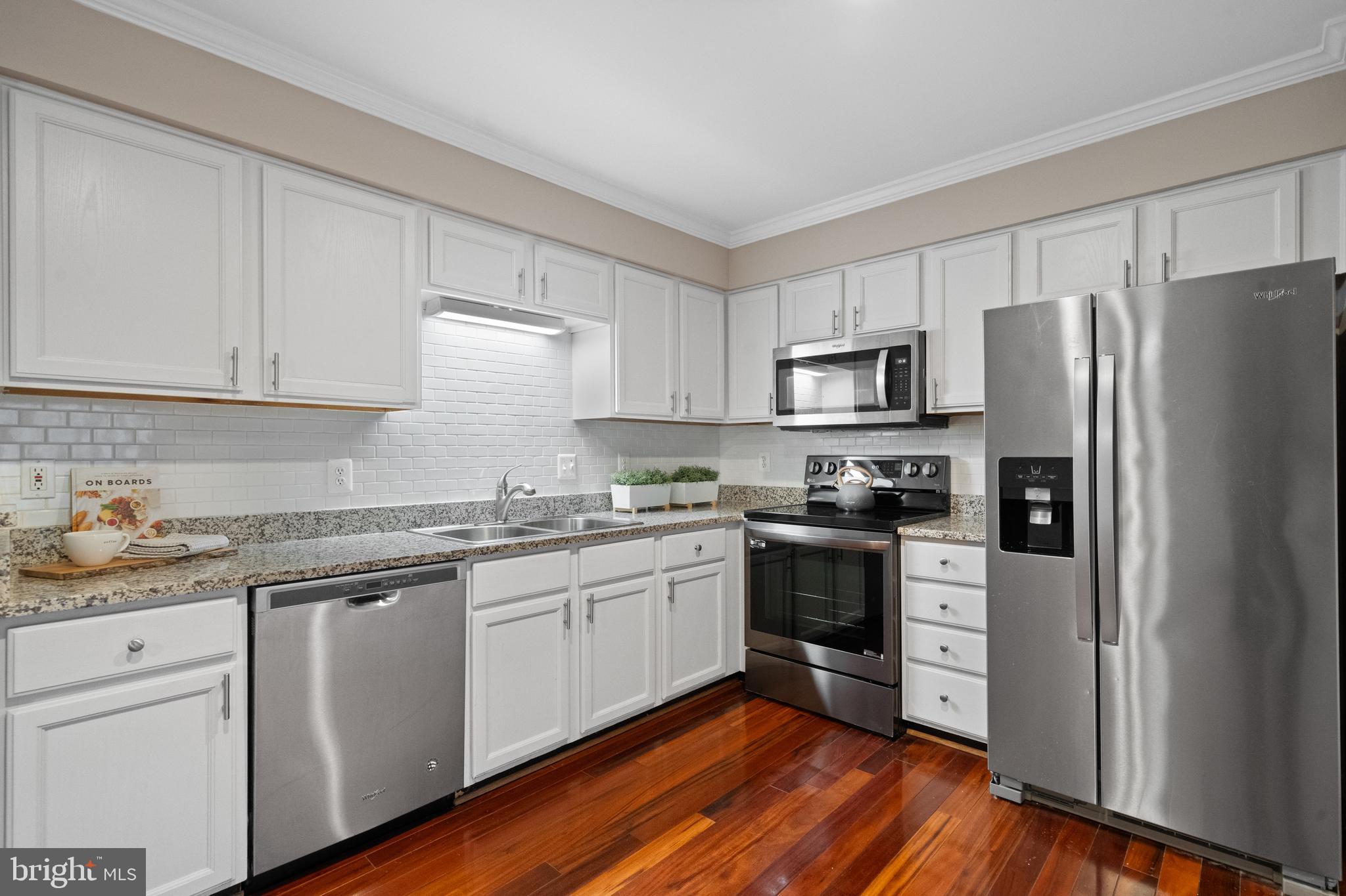 SOUTH RIDING - Residential