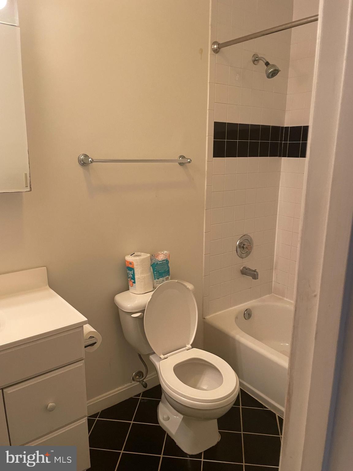 LOCUST POINT - Residential Lease