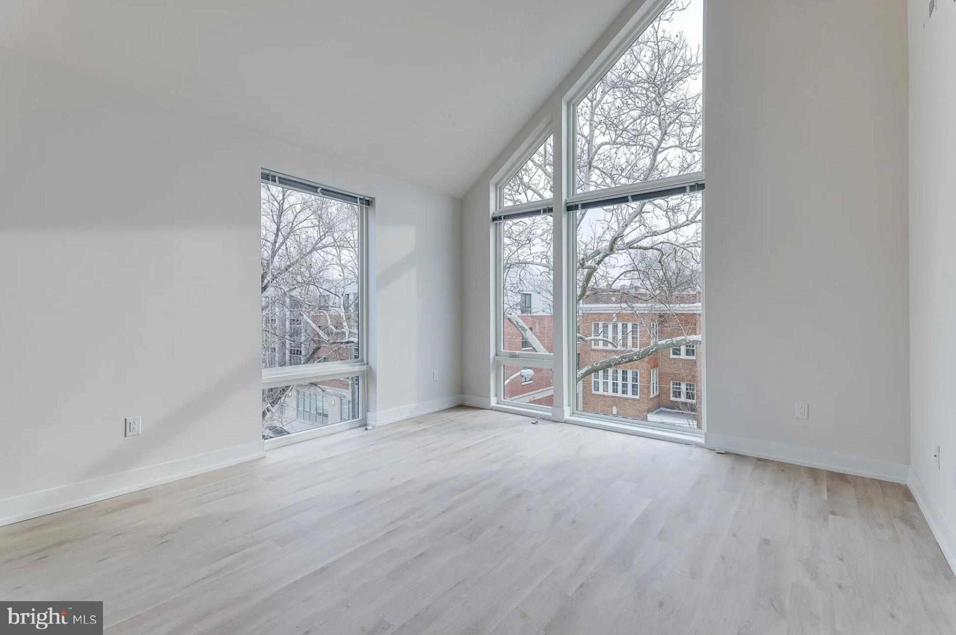 GARDEN COURT - Residential Lease