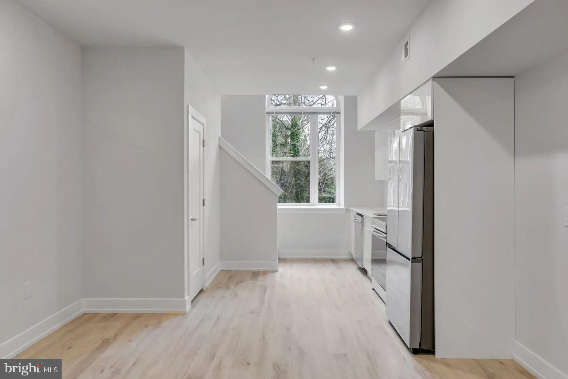 GARDEN COURT - Residential Lease