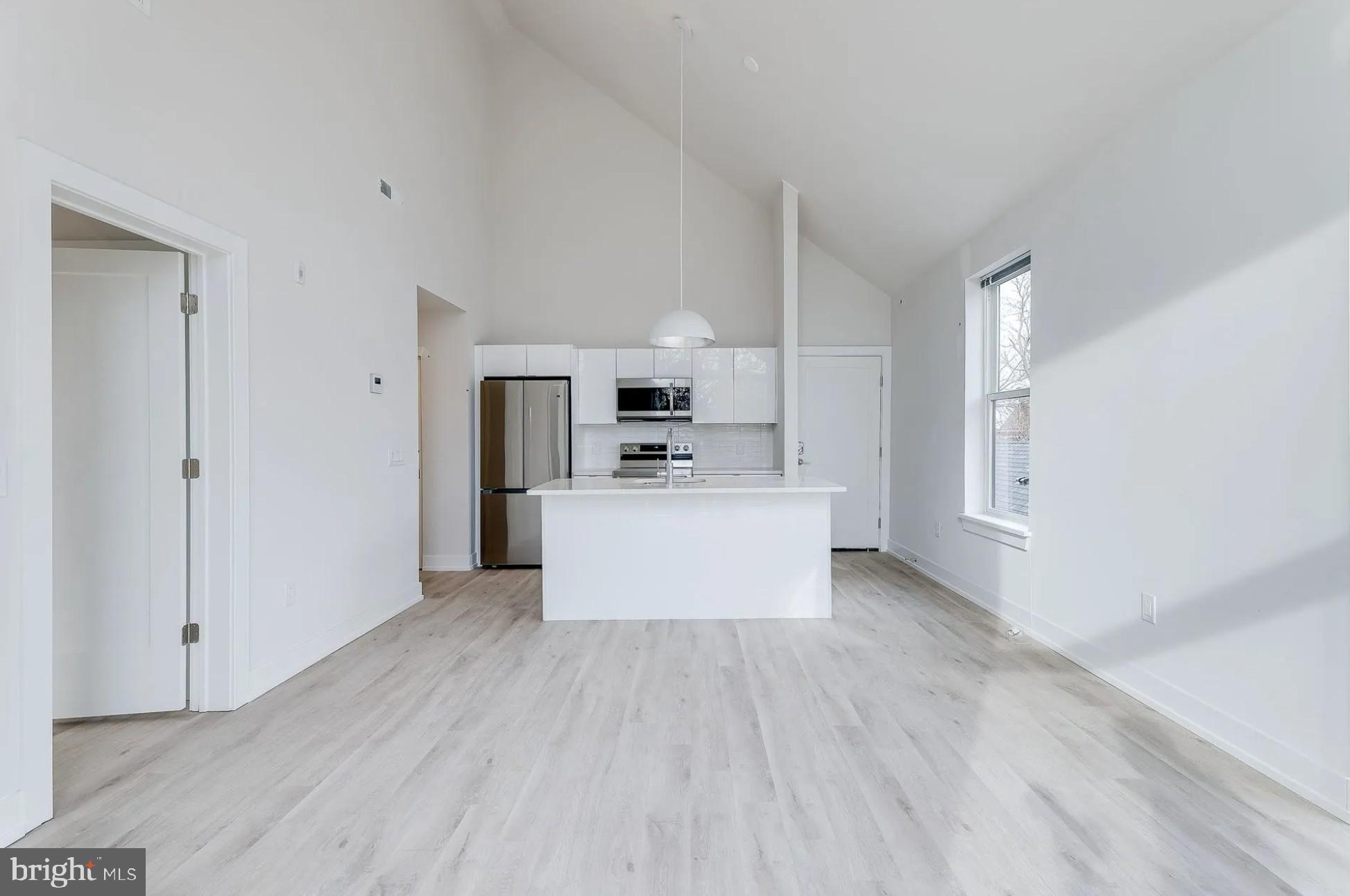 GARDEN COURT - Residential Lease