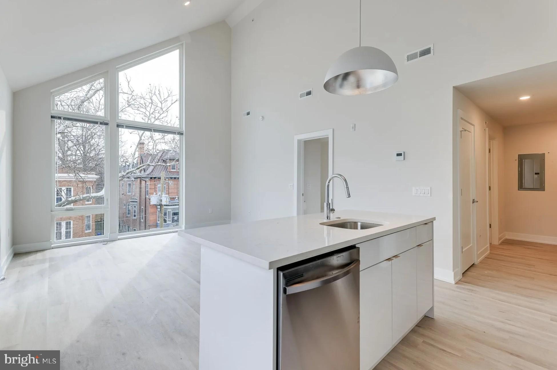 GARDEN COURT - Residential Lease