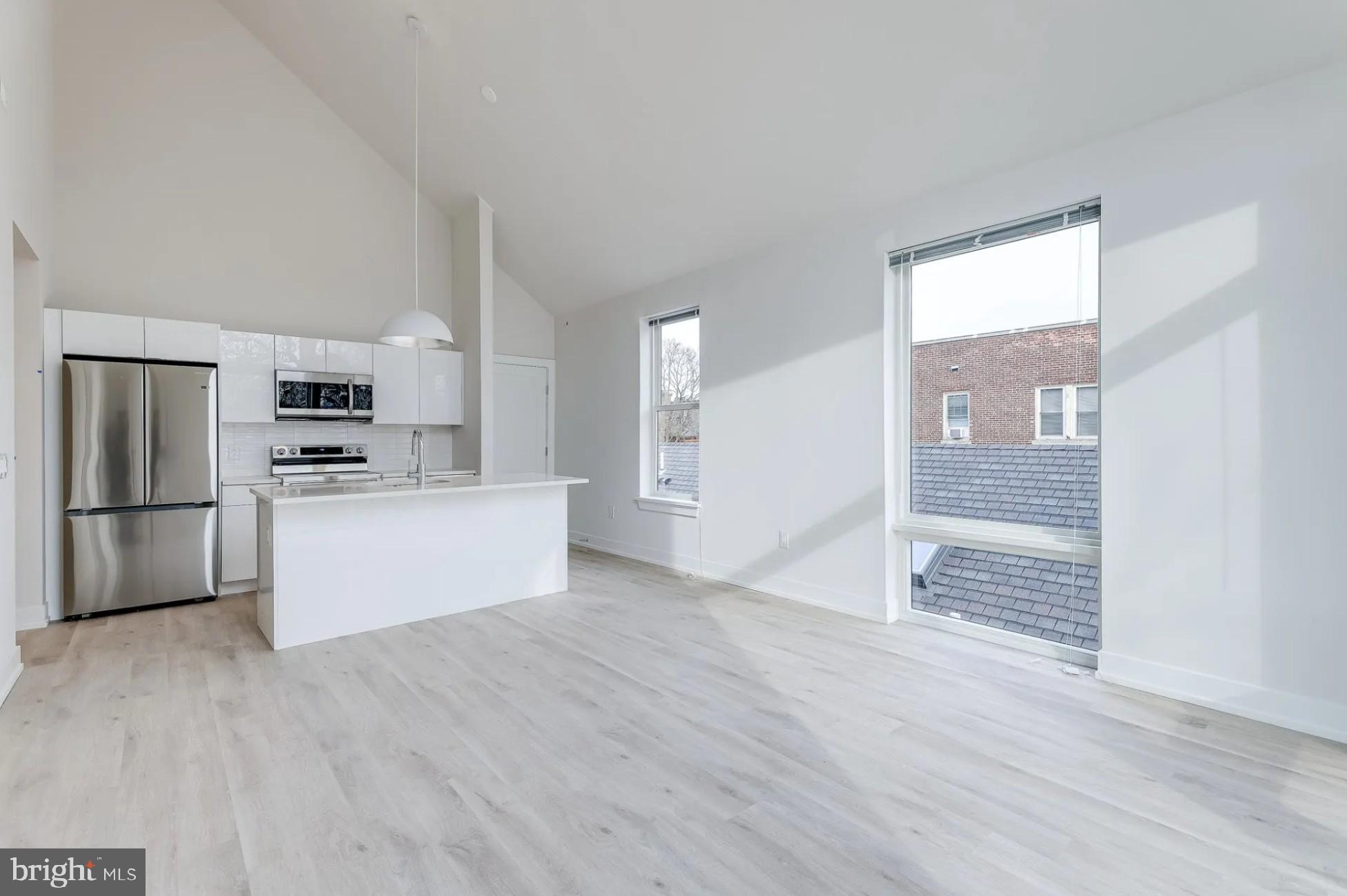 GARDEN COURT - Residential Lease