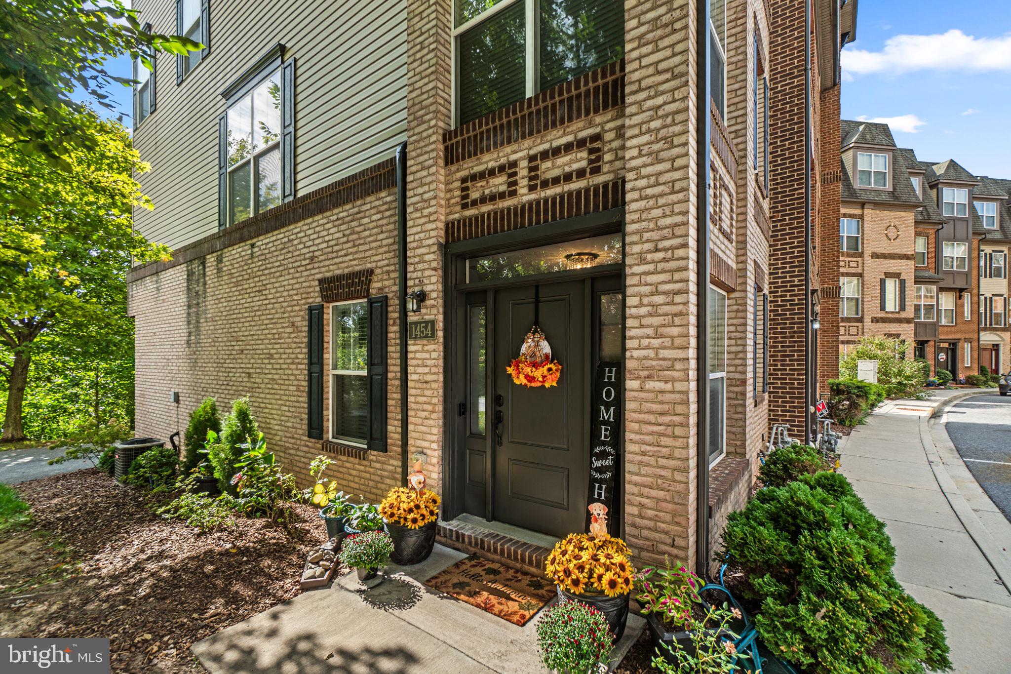1454 TRAFALGAR LANE