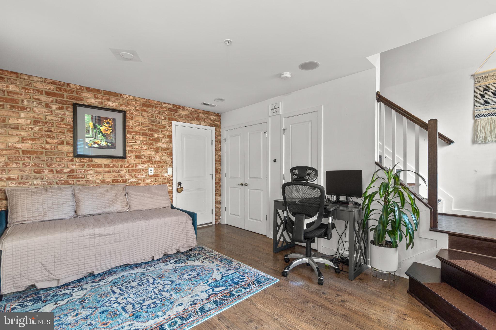 1454 TRAFALGAR LANE