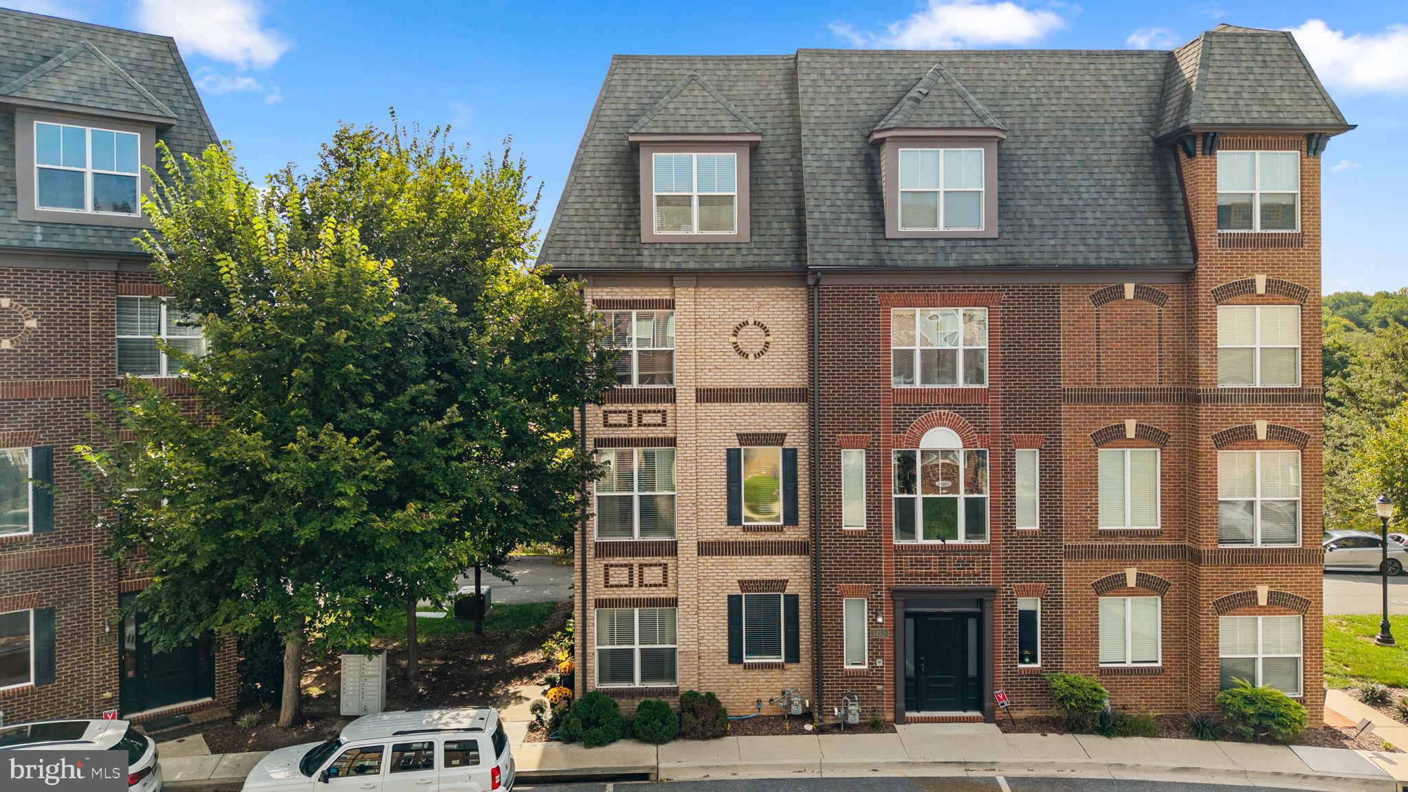 1454 TRAFALGAR LANE