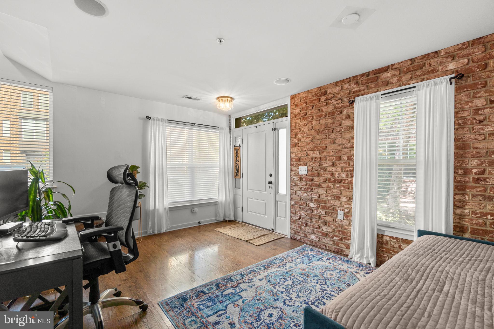 1454 TRAFALGAR LANE