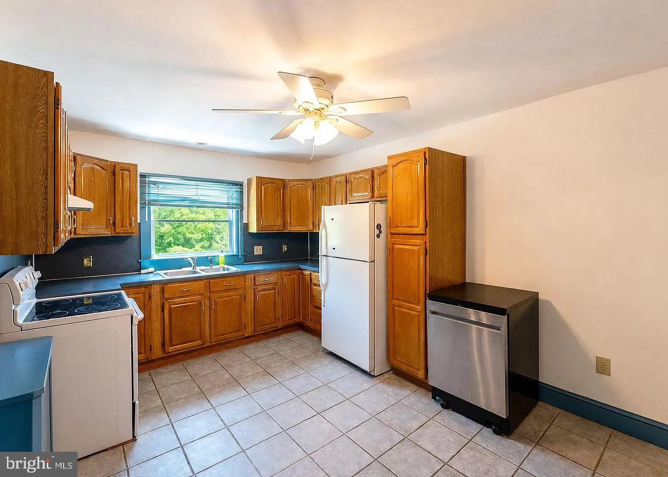 2212 PERKIOMEN AVENUE 2