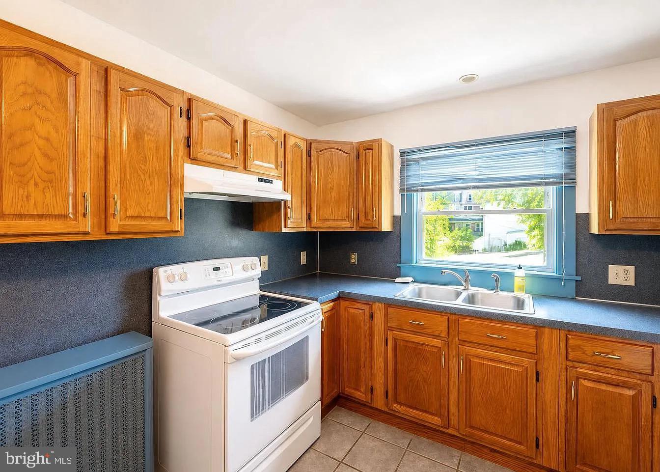 2212 PERKIOMEN AVENUE 2