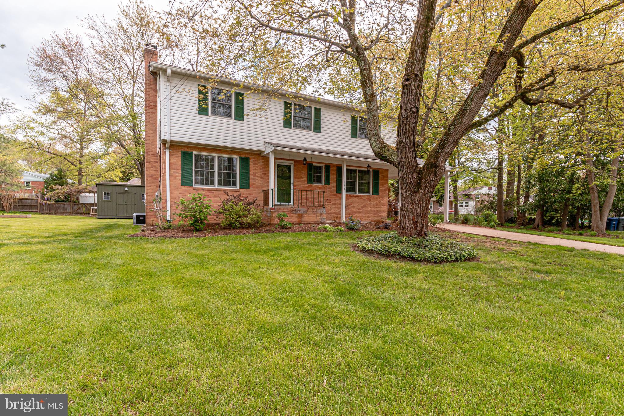 COLLINGWOOD ESTATES - Residential Lease