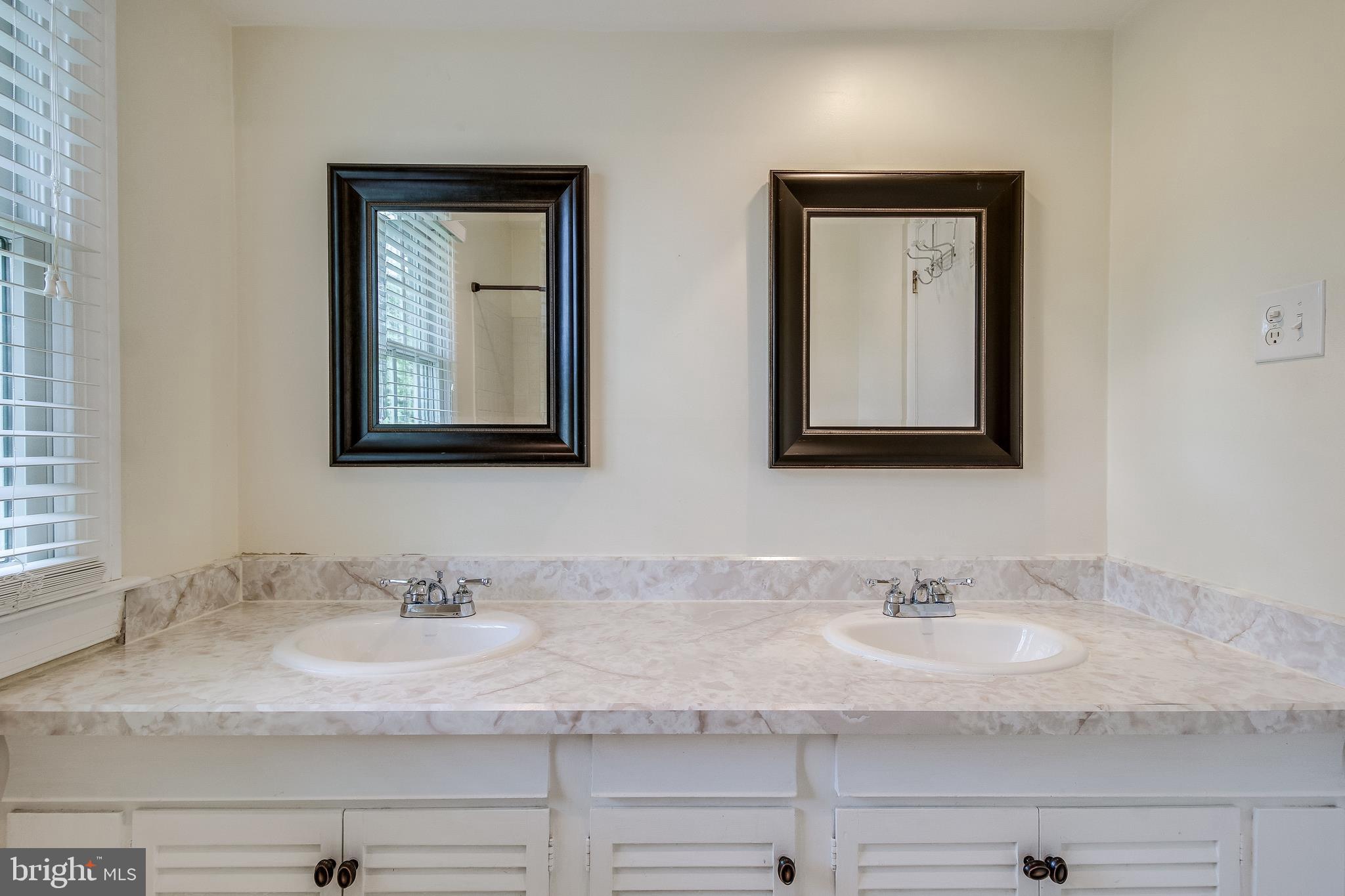 COLLINGWOOD ESTATES - Residential Lease