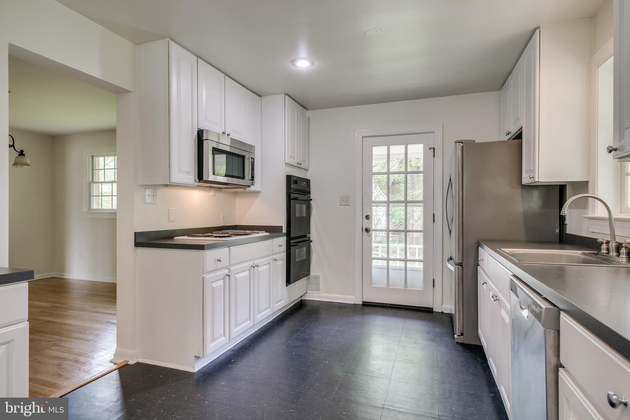 COLLINGWOOD ESTATES - Residential Lease