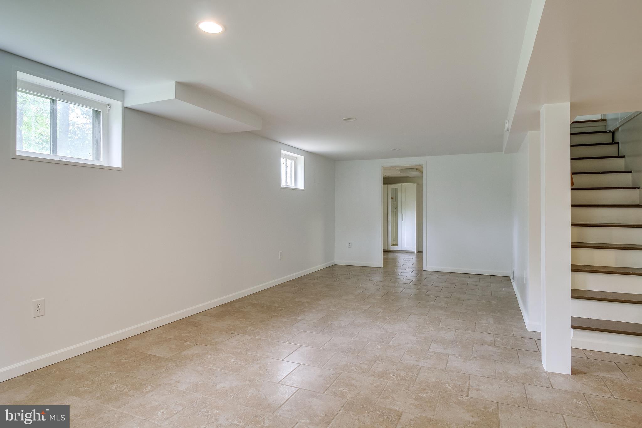 COLLINGWOOD ESTATES - Residential Lease