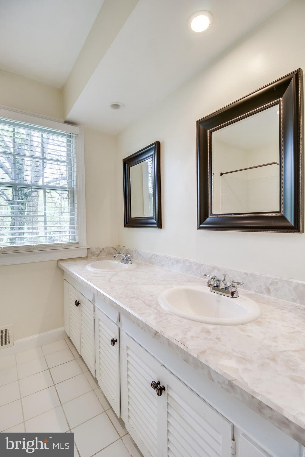 COLLINGWOOD ESTATES - Residential Lease