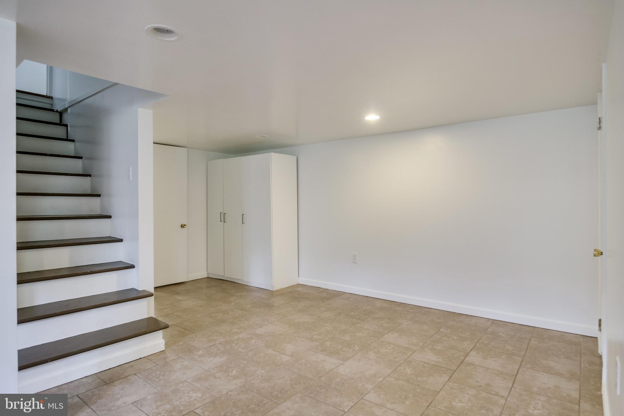 COLLINGWOOD ESTATES - Residential Lease