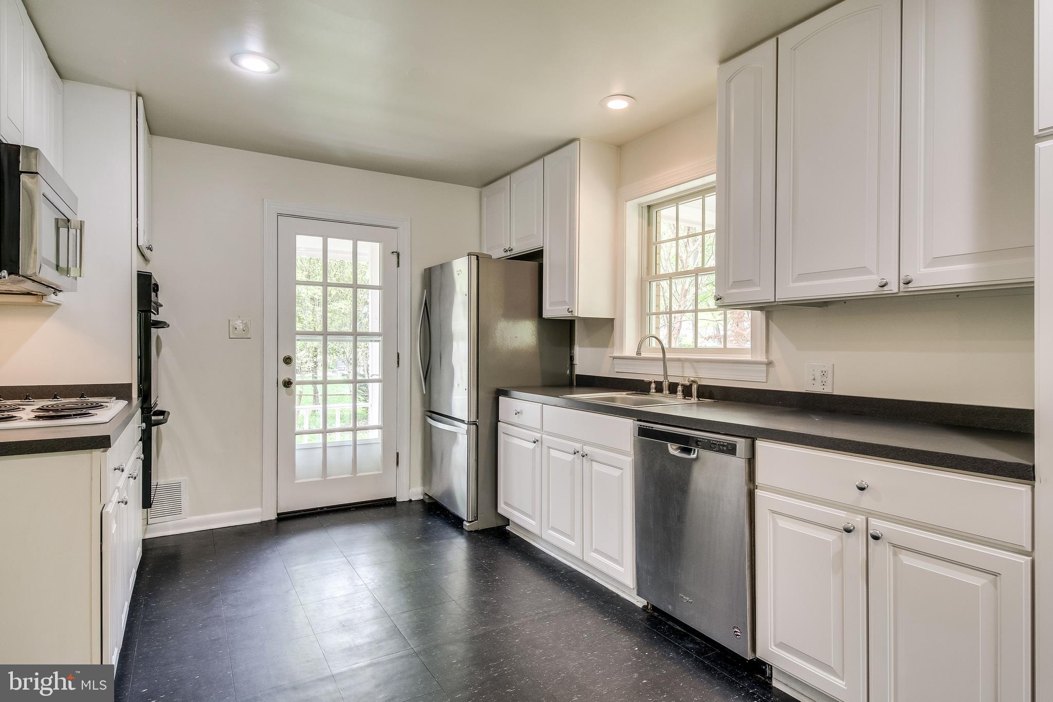 COLLINGWOOD ESTATES - Residential Lease