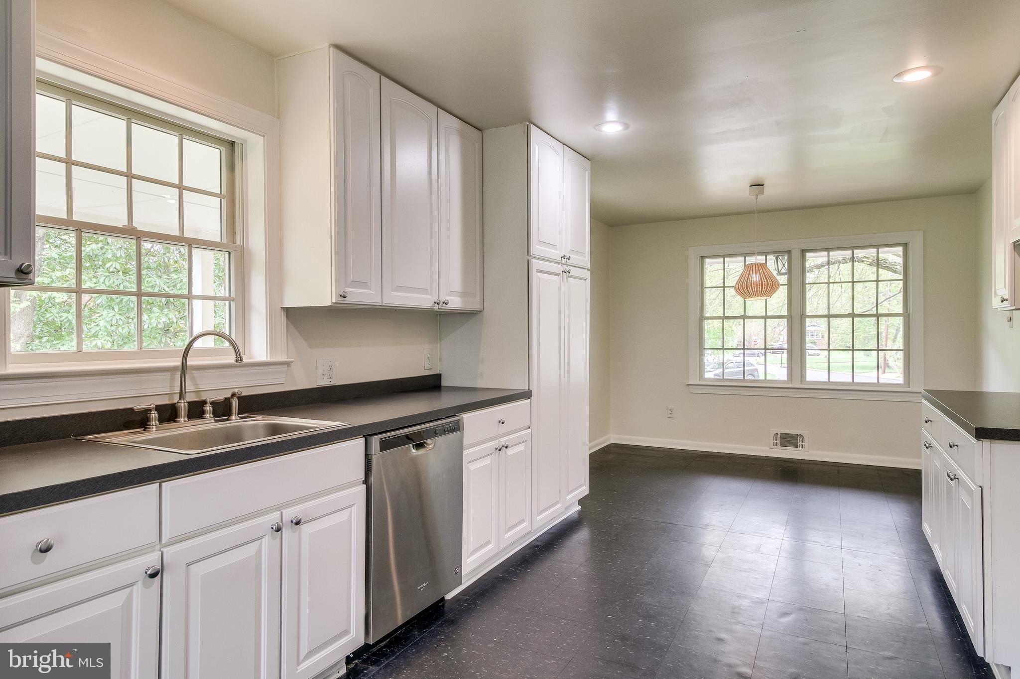 COLLINGWOOD ESTATES - Residential Lease