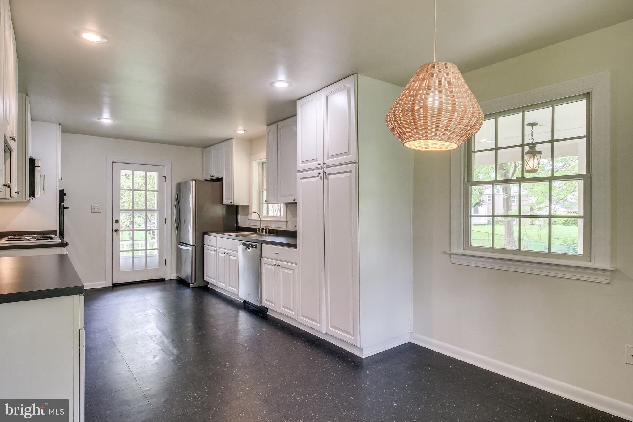 COLLINGWOOD ESTATES - Residential Lease