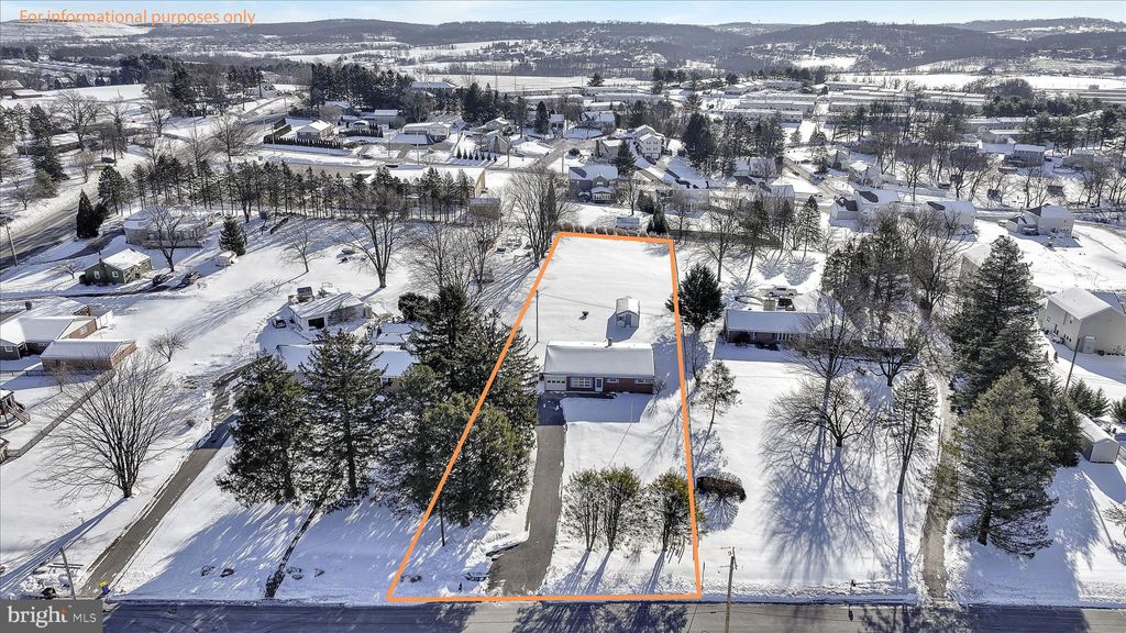 Photo of 921 Skylight Drive, YORK, PA 17402 (MLS # PAYK2097222)