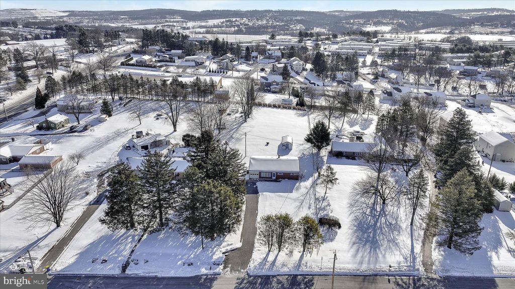 Photo of 921 Skylight Drive, YORK, PA 17402 (MLS # PAYK2097222)