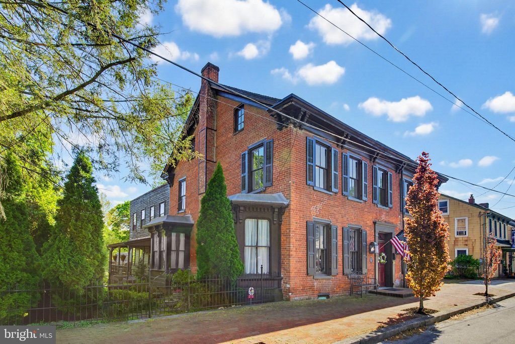 Photo of 225 W Market Street, MARIETTA, PA 17547 (MLS # PALA2086448)