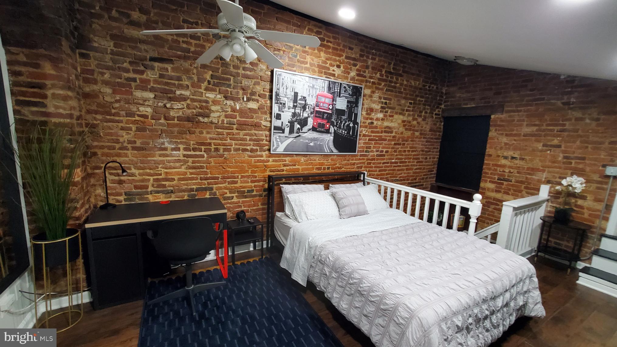 LITTLE ITALY - Residential Lease