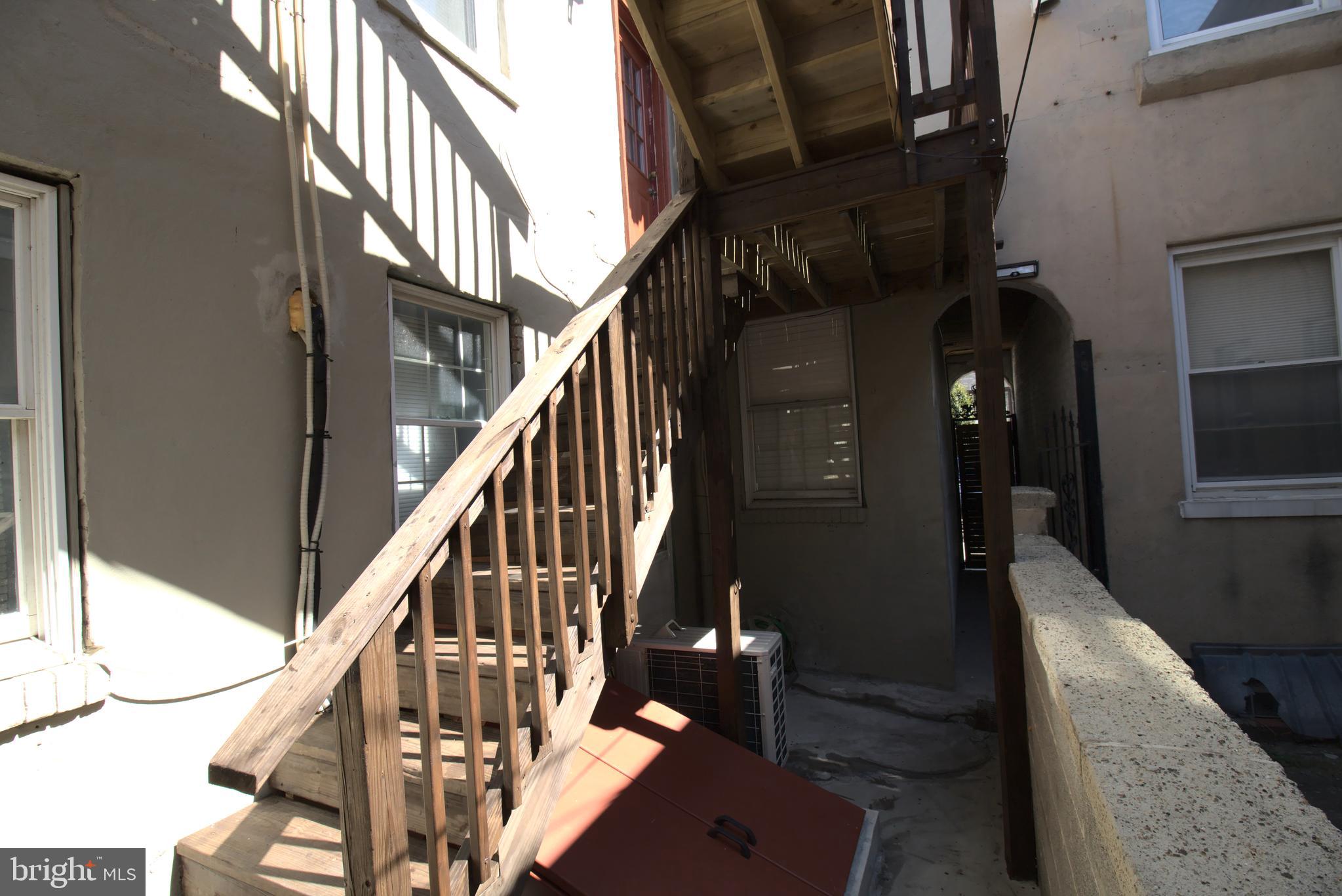 LITTLE ITALY - Residential Lease