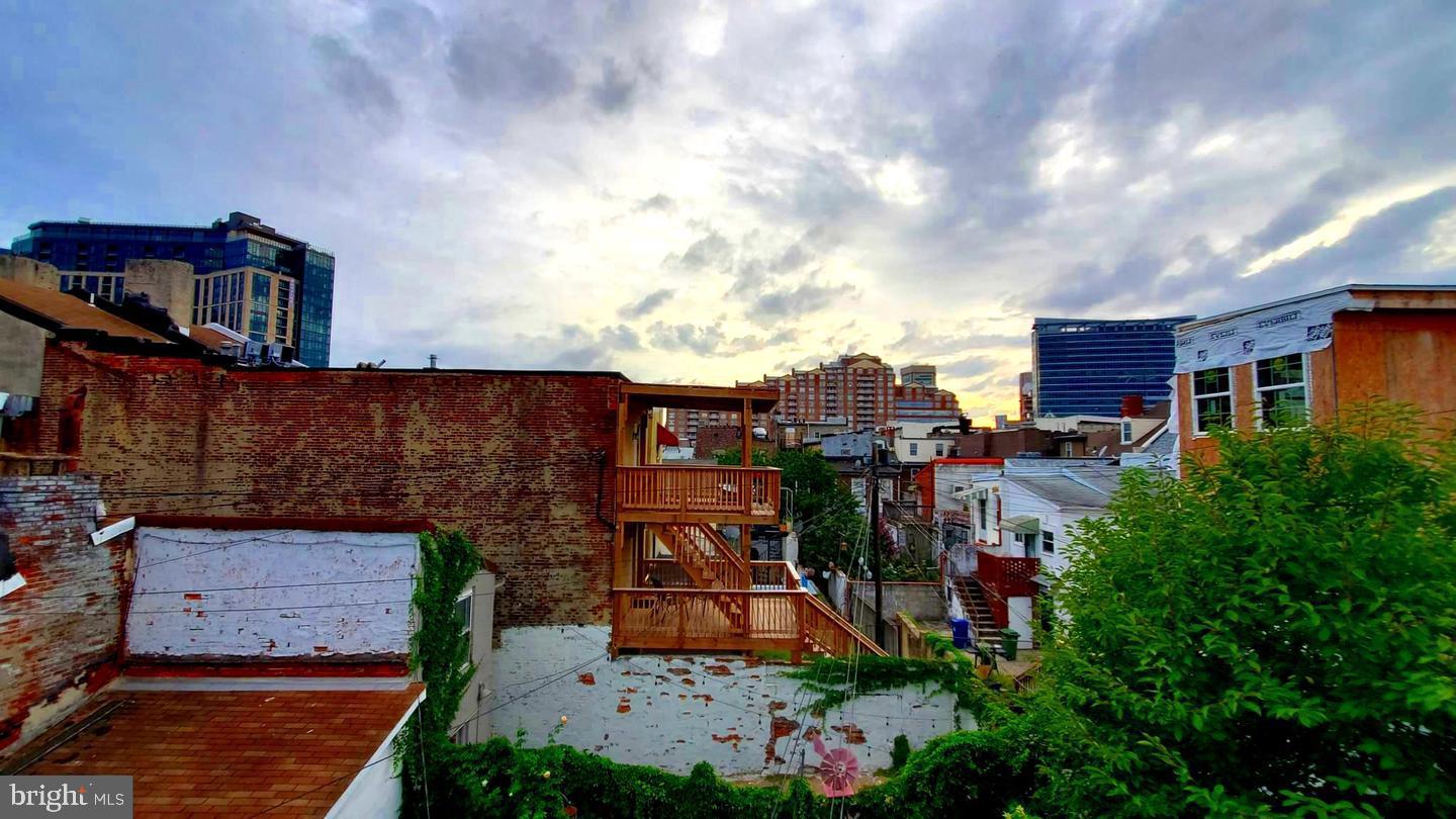 LITTLE ITALY - Residential Lease