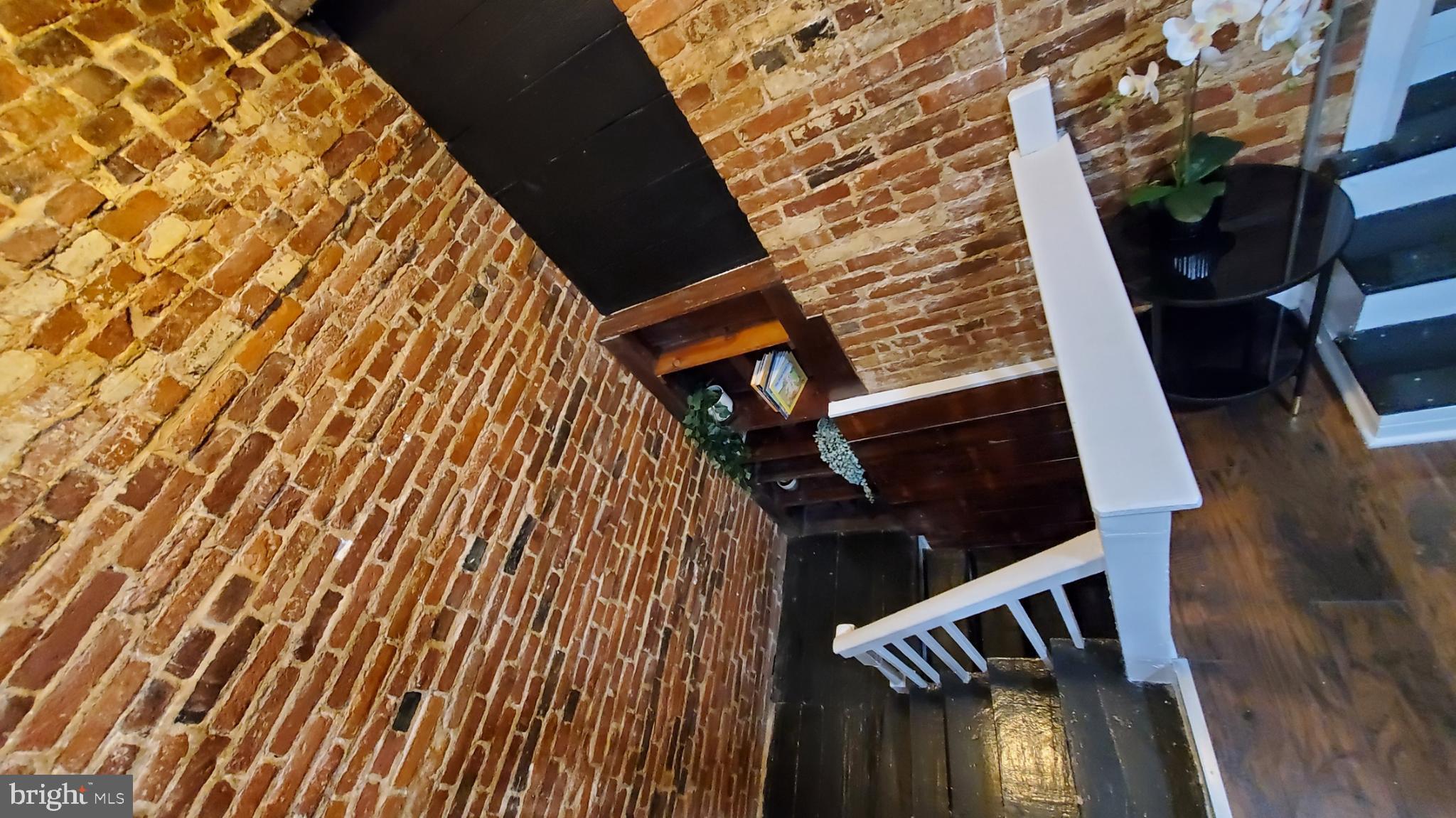 LITTLE ITALY - Residential Lease