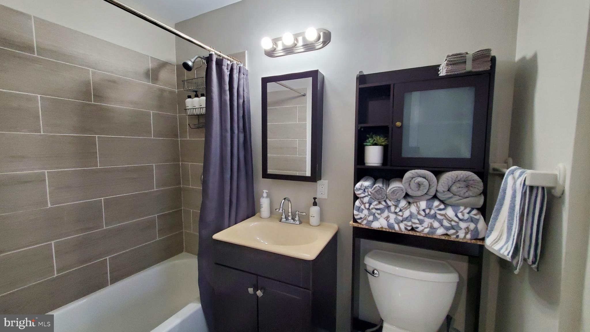 LITTLE ITALY - Residential Lease