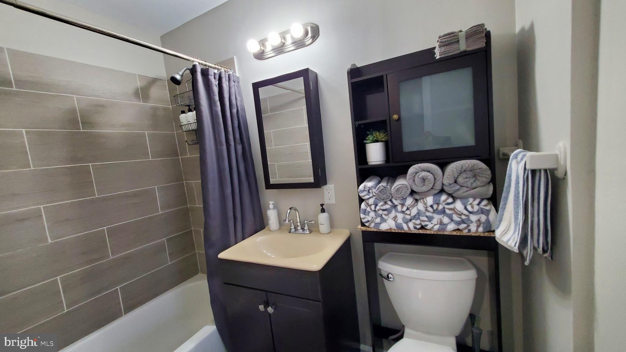 LITTLE ITALY - Residential Lease