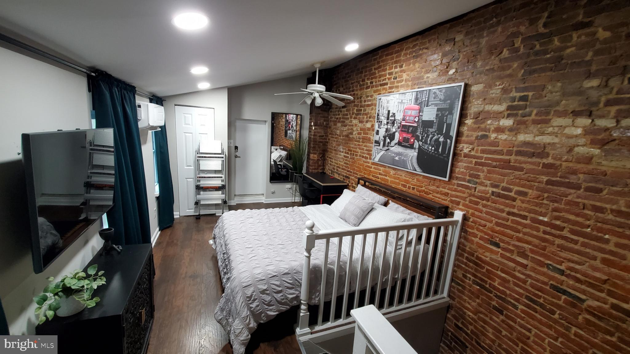 LITTLE ITALY - Residential Lease