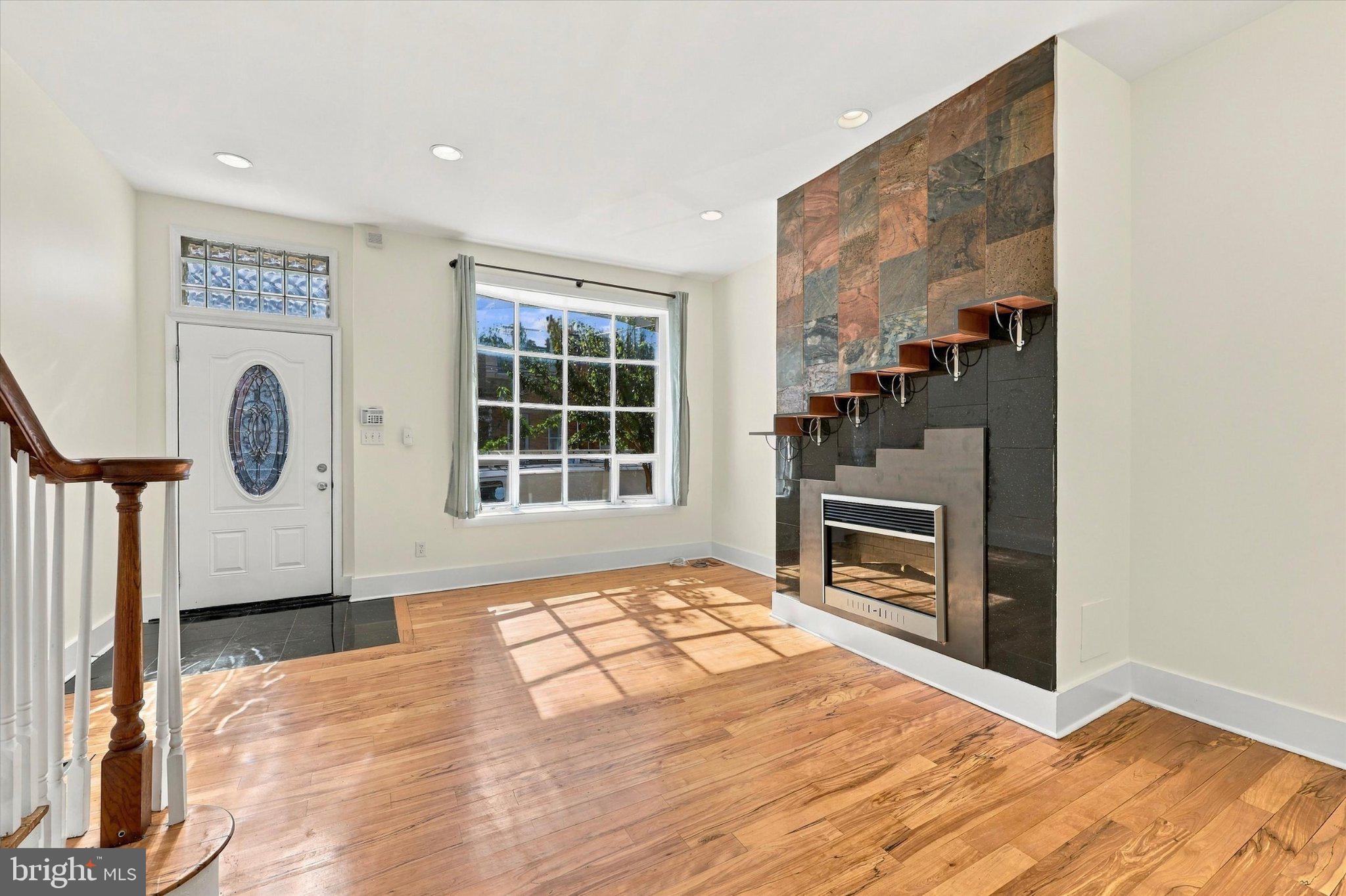 2511 CARPENTER STREET