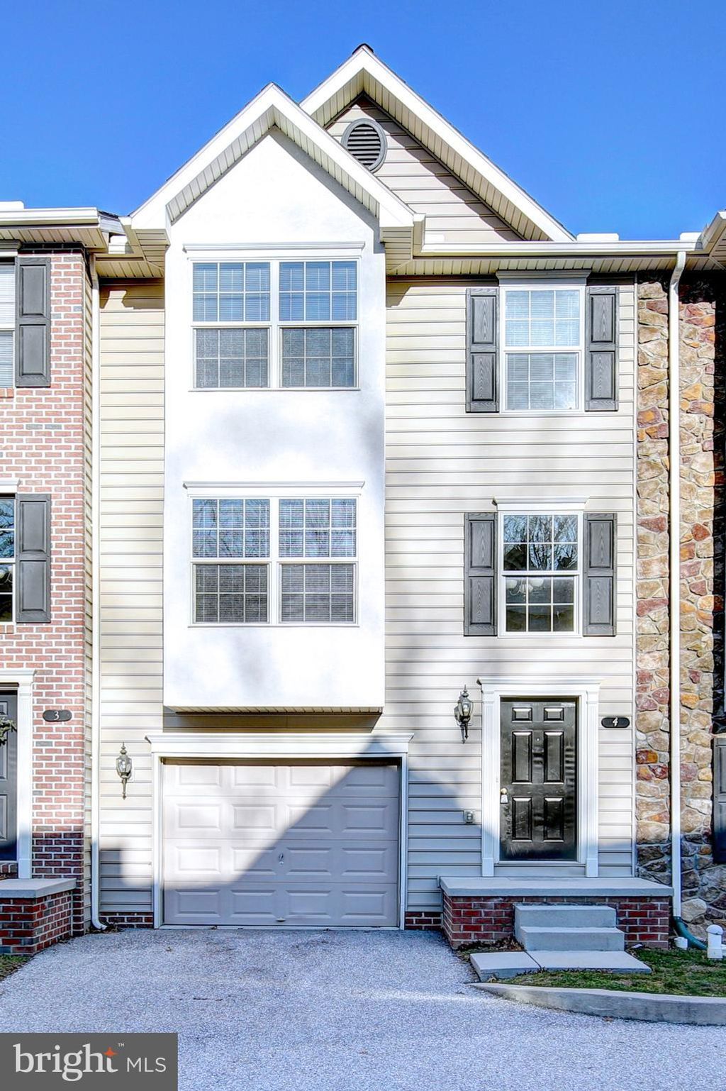 Photo of 5 Shady Tree Ct, YORK, PA 17402 (MLS # PAYK2098912)