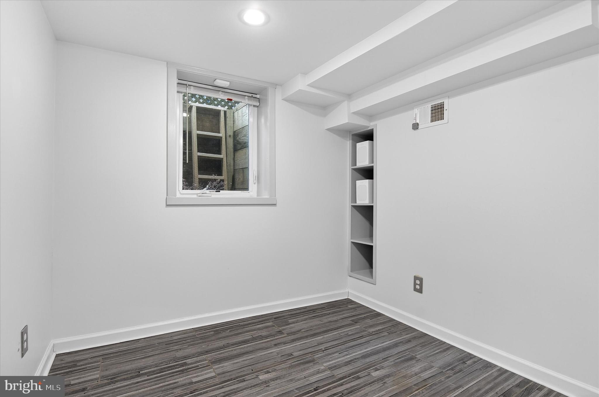 CAROLE HIGHLANDS - Residential