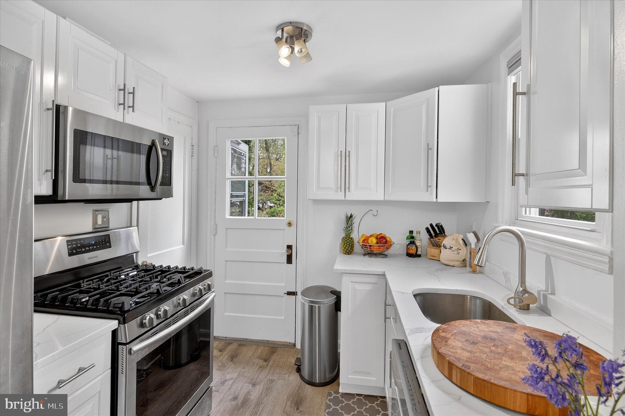 CAROLE HIGHLANDS - Residential