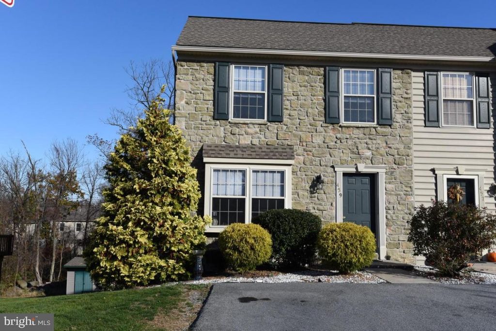 Photo of 459 INDIAN ROCK CIR, ELIZABETHTOWN, PA 17022 (MLS # PALA2035926)