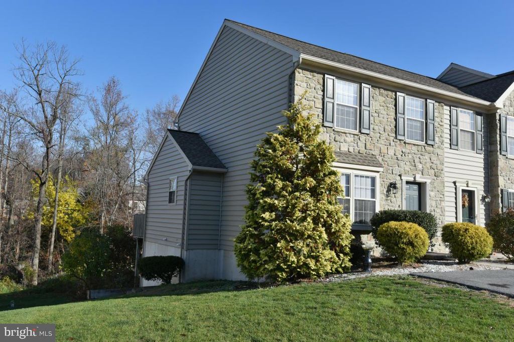 Photo of 459 INDIAN ROCK CIR, ELIZABETHTOWN, PA 17022 (MLS # PALA2035926)