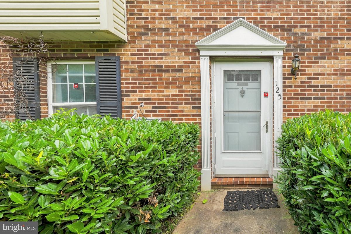 125 N TOWNE COURT