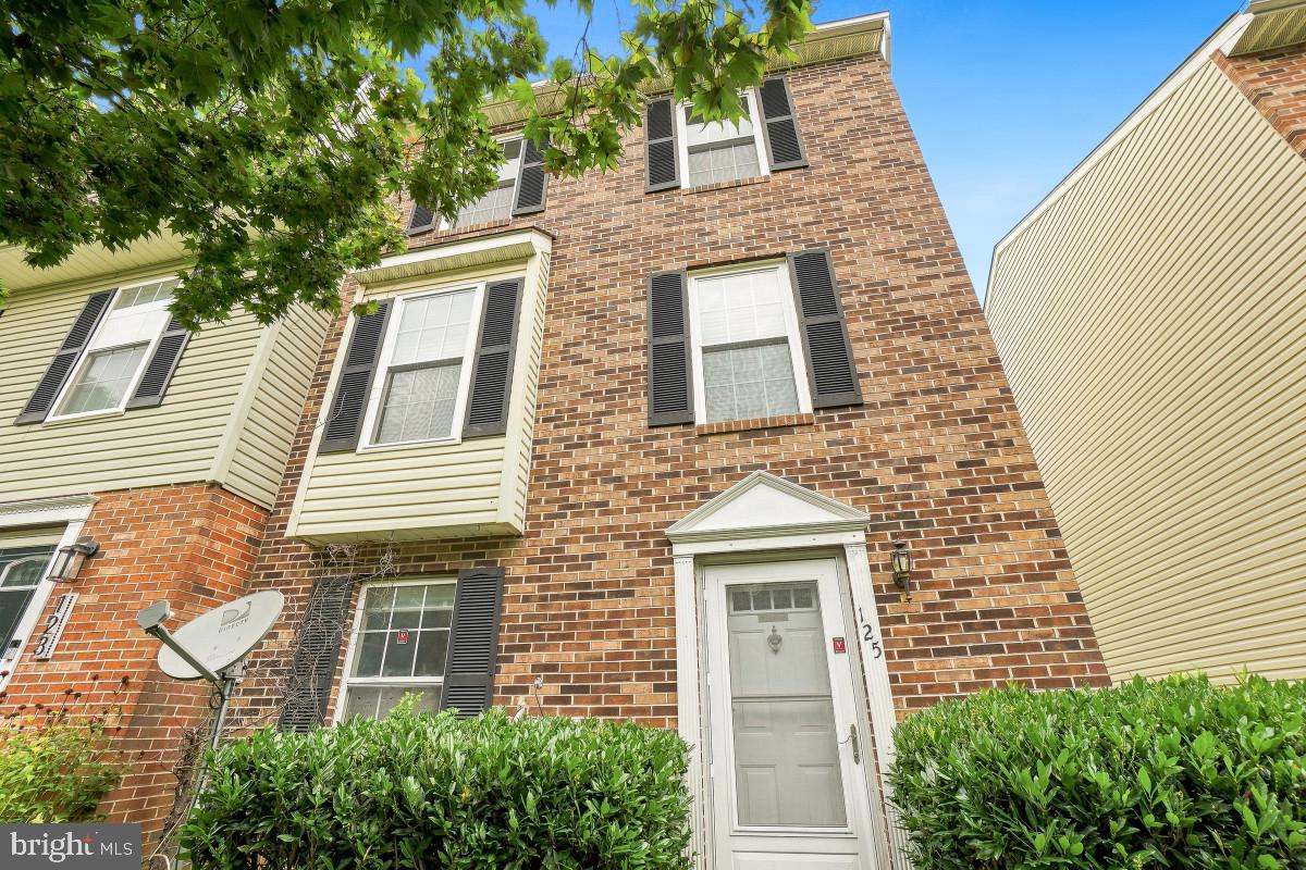 125 N TOWNE COURT