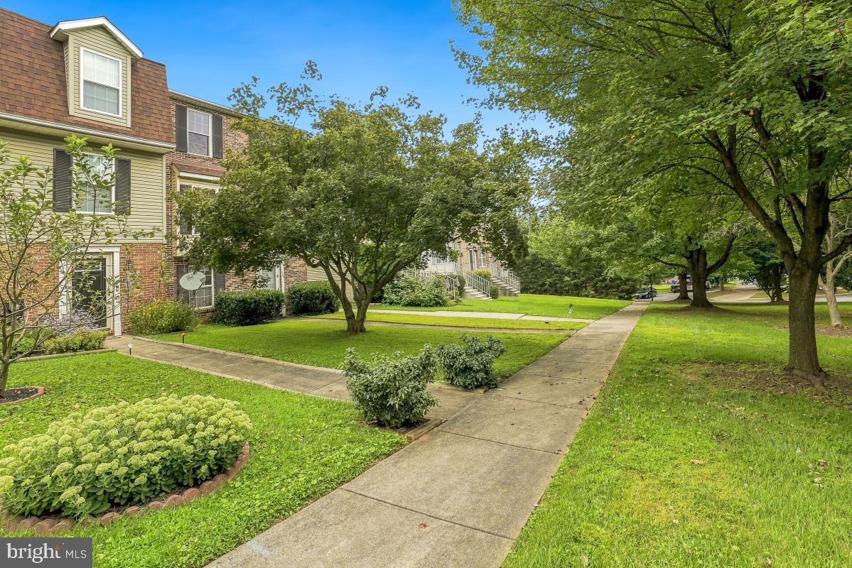125 N TOWNE COURT