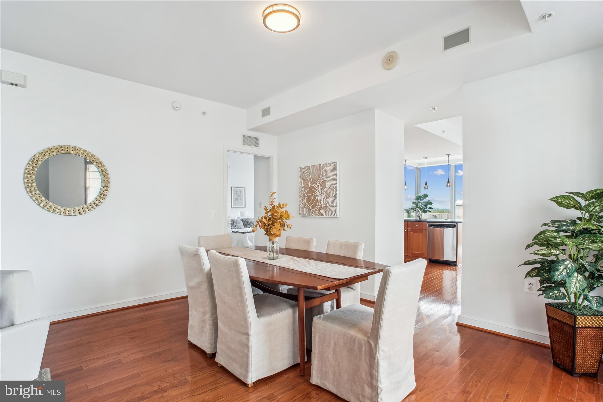 MIDTOWN AT RESTON TOWN CENTER - Residential