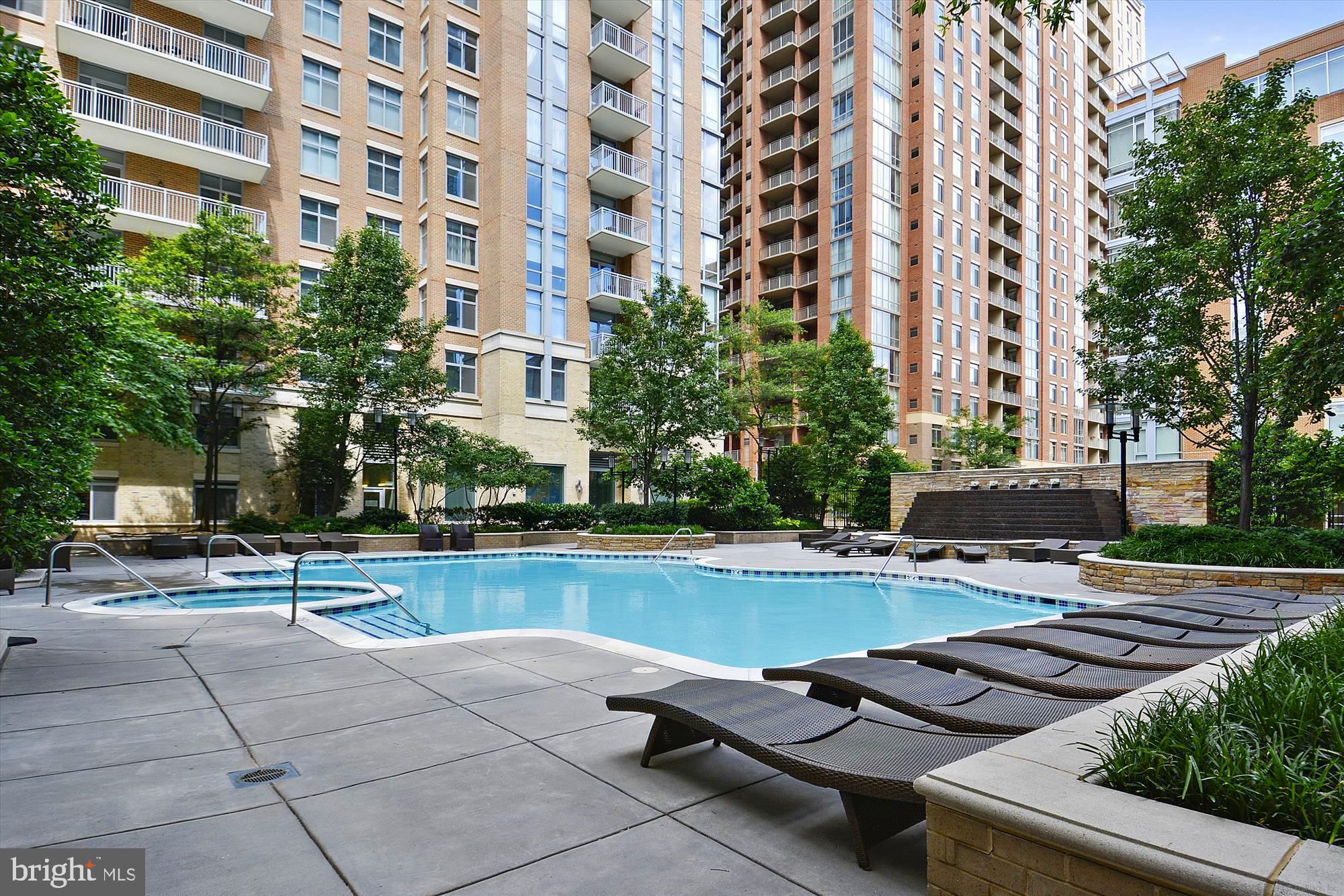 MIDTOWN AT RESTON TOWN CENTER - Residential