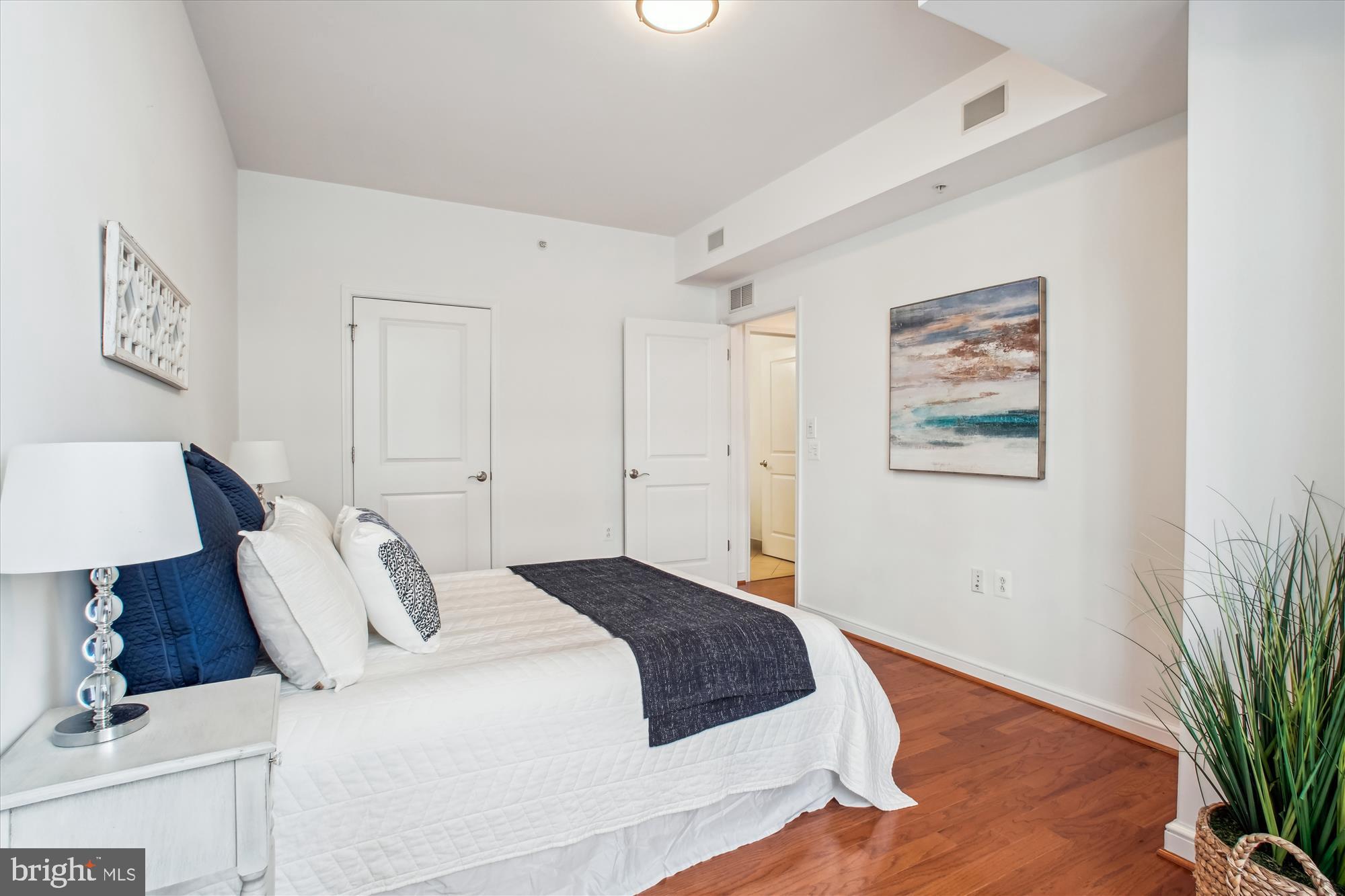 MIDTOWN AT RESTON TOWN CENTER - Residential