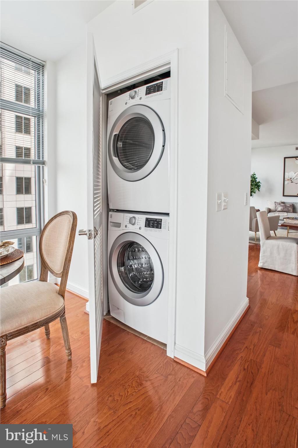 MIDTOWN AT RESTON TOWN CENTER - Residential